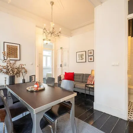 Apartment Elegant W Balcony In Bairro Alto Lissabon