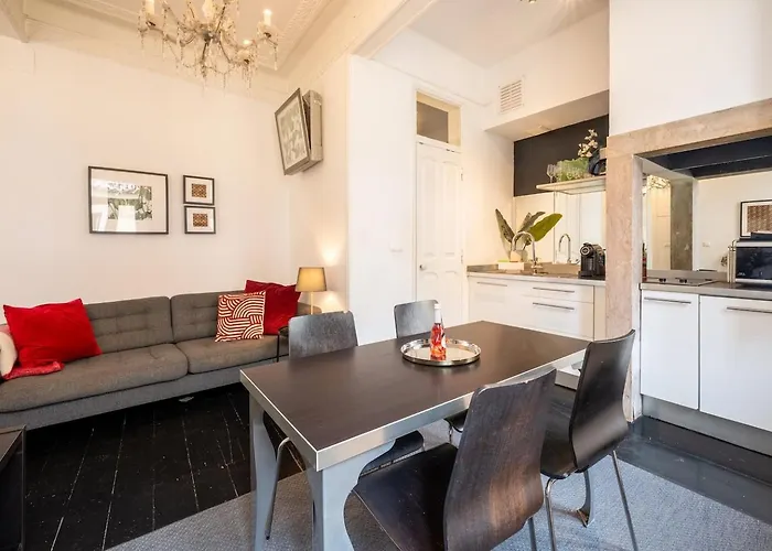 Apartment Elegant W Balcony In Bairro Alto *