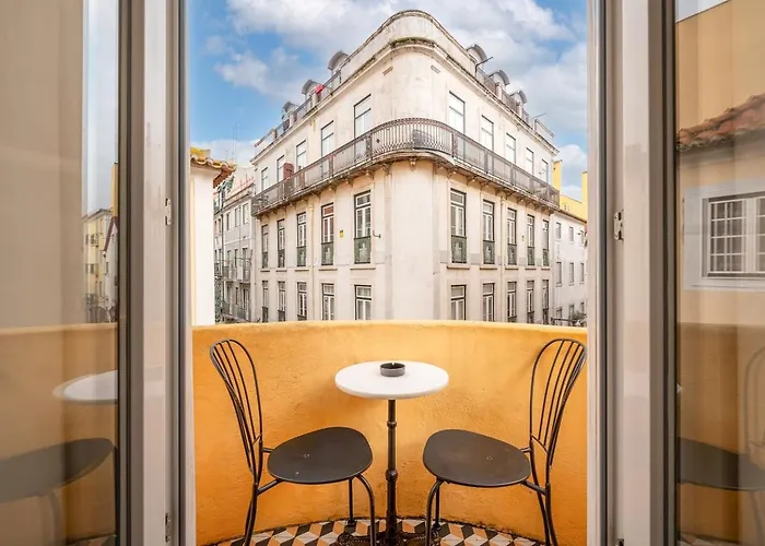 Elegant W Balcony In Bairro Alto