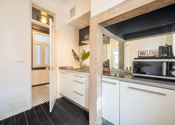 Elegant W Balcony In Bairro Alto Apartament