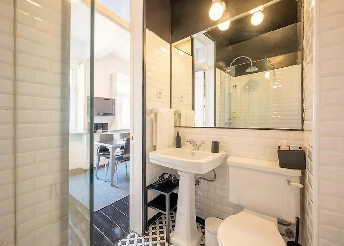 Apartment Elegant W Balcony In Bairro Alto Lissabon