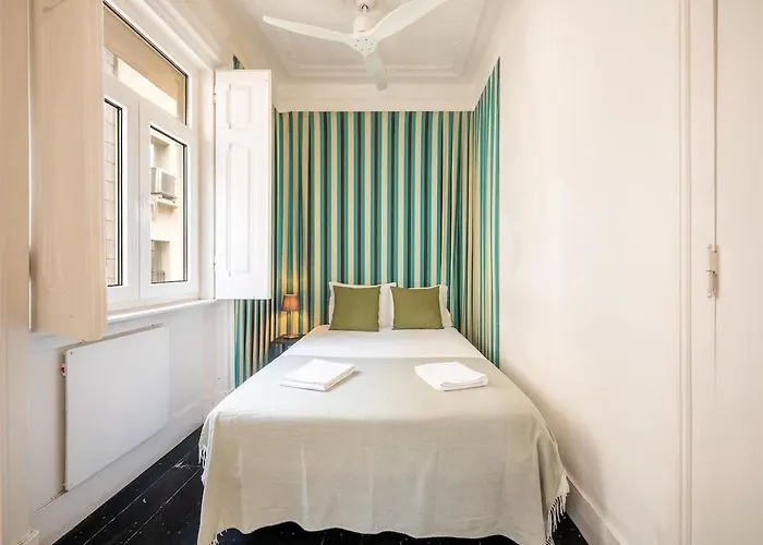 Apartment Elegant W Balcony In Bairro Alto *