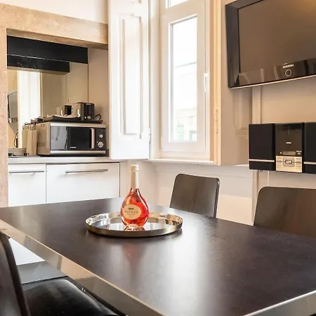Apartment Elegant W Balcony In Bairro Alto