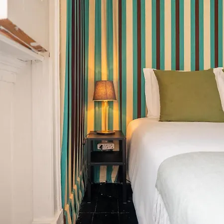 Elegant W Balcony In Bairro Alto דירה *