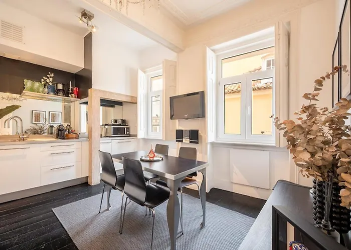 Elegant W Balcony In Bairro Alto ליסבון