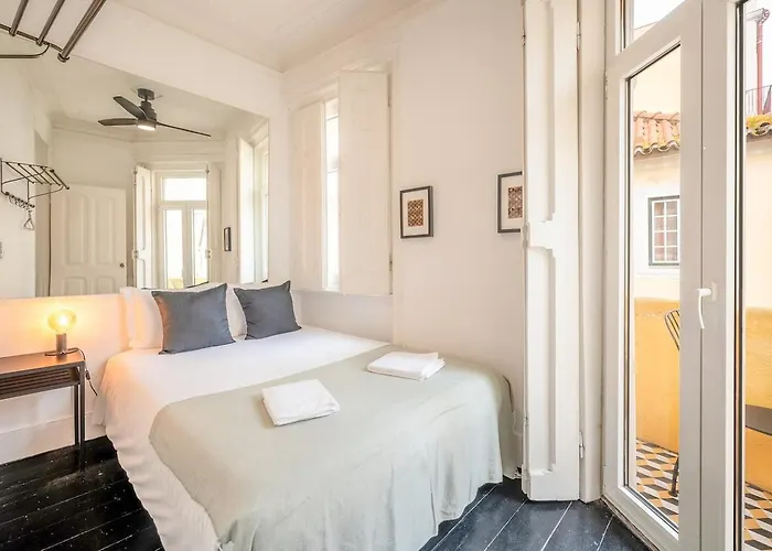 Elegant W Balcony In Bairro Alto דירה